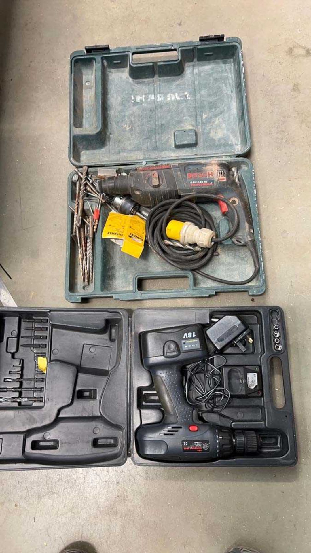 Bosch 110v hammer drill plus a cordless drill and battery