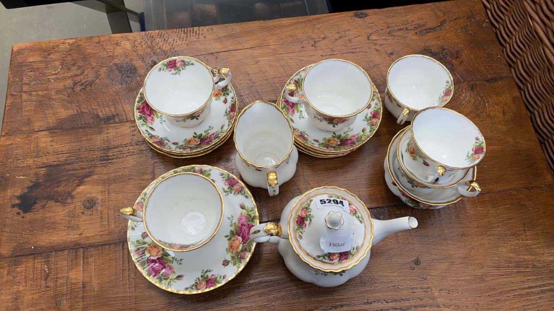 Quantity of Old Country Rose patterned crockery
