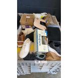 +VAT Pallet containing used and odd shoes (pallet not included)