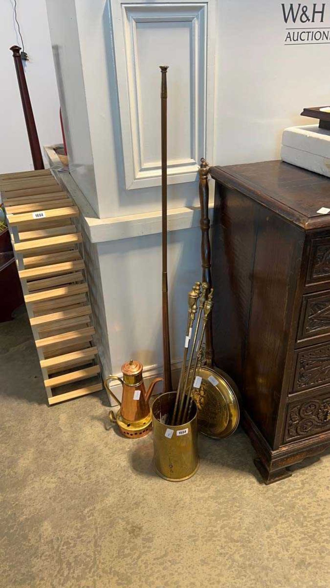 Quantity of mixed metal ware to incl. fire companion set, copper warming pan, hunting horn etc