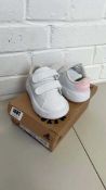 Childrens Adidas Advantage CF Size uk6 Very light wear