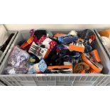 Pallet containing a large quantity of children's clothing (grey pallet box not included)