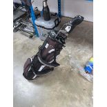 +VAT Calloway branded golf bag containing a quantity of Calloway golf clubs to include driver,3,5H,