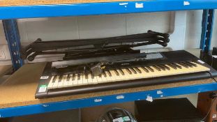Yamaha E213 keyboard with stand