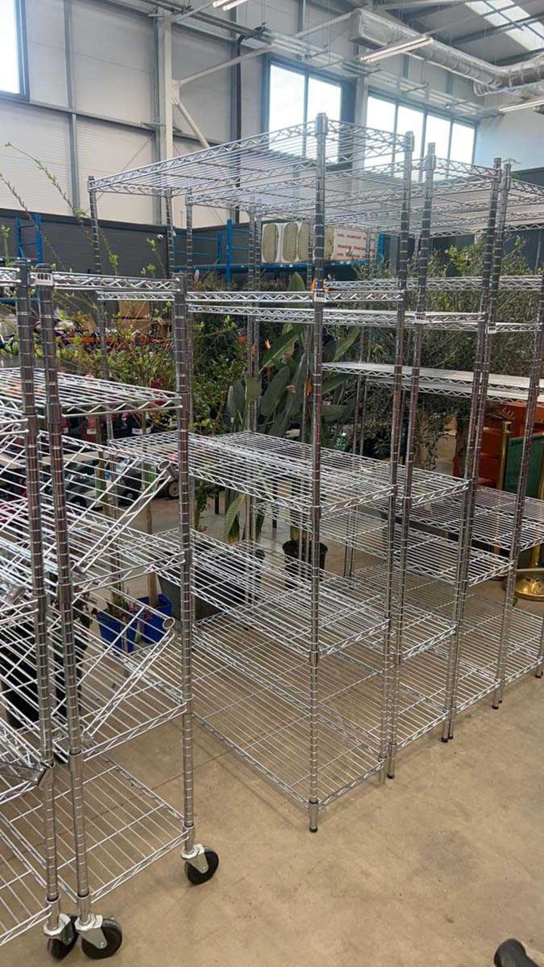 { Choice of lots: 4602 } 4 tier chrome wire shelving rack