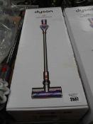 +VAT Dyson V8 Advance cordless stick vacuum cleaner with integrated battery and accessories NO