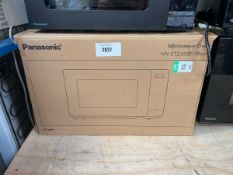 +VAT Boxed Panasonic NNST22QB microwave oven in black