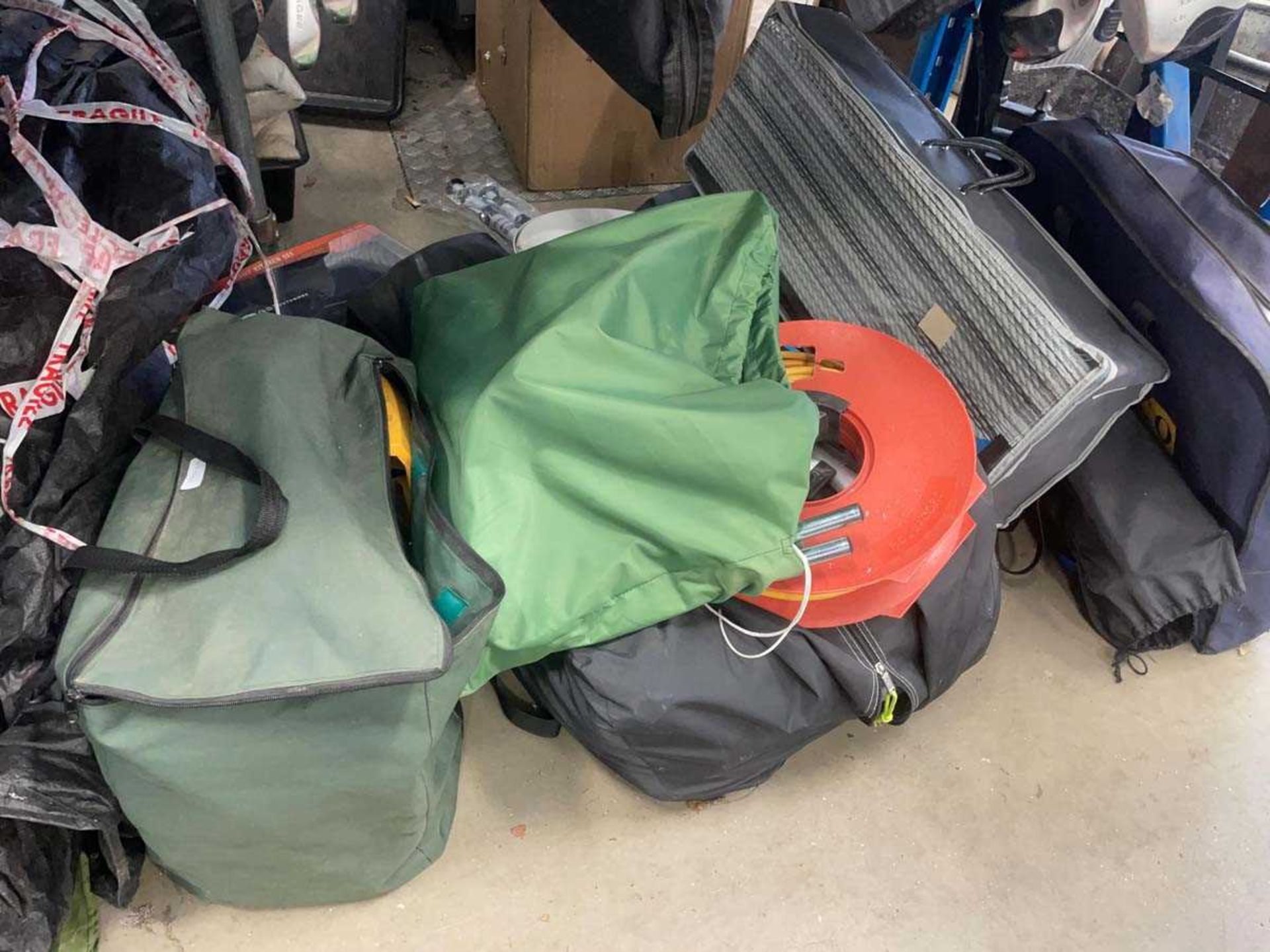 Equipment to include generator, extension leads, washer line reel, continental cushioned carpets. - Image 2 of 3