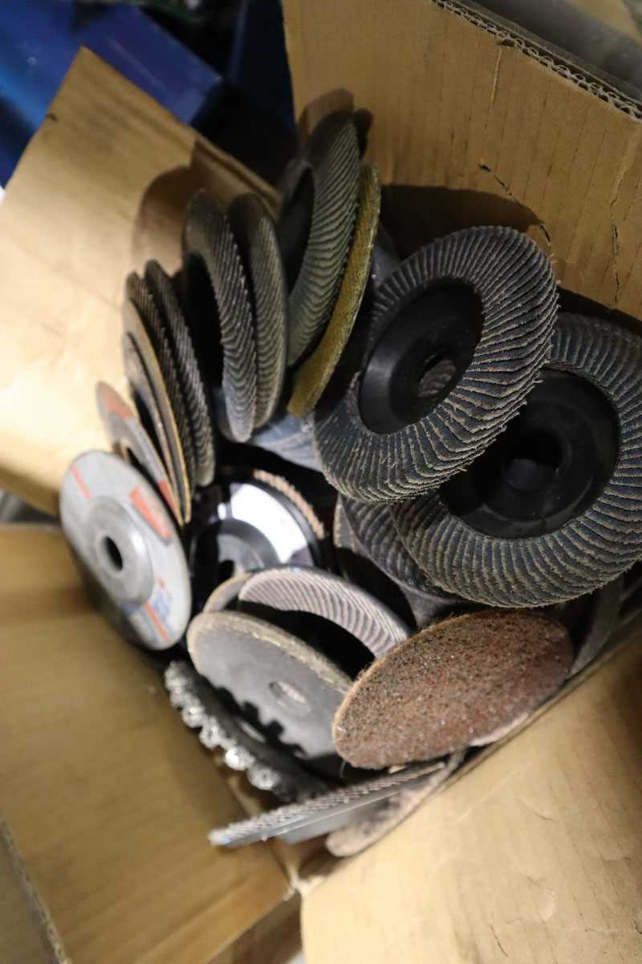 +VAT 2 cardboard boxes of various 4½ inch grinder and file discs - Image 2 of 3