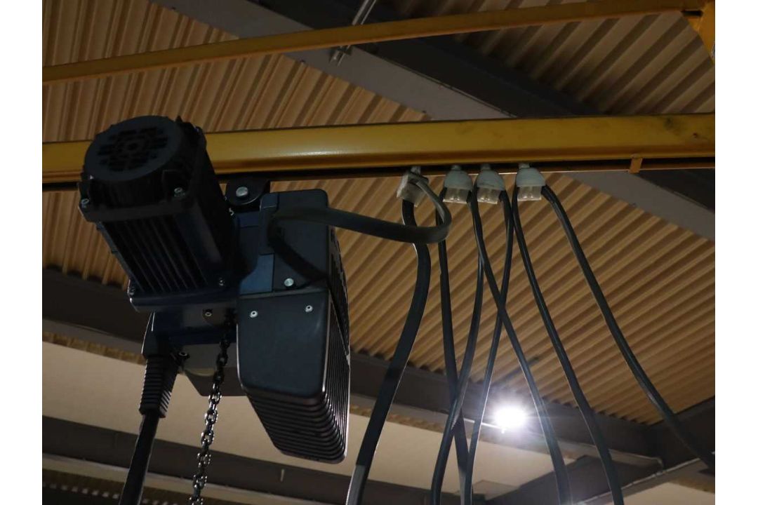 +VAT Yellow 125kg capacity jib crane with Demag electric chain hoist - Image 4 of 10