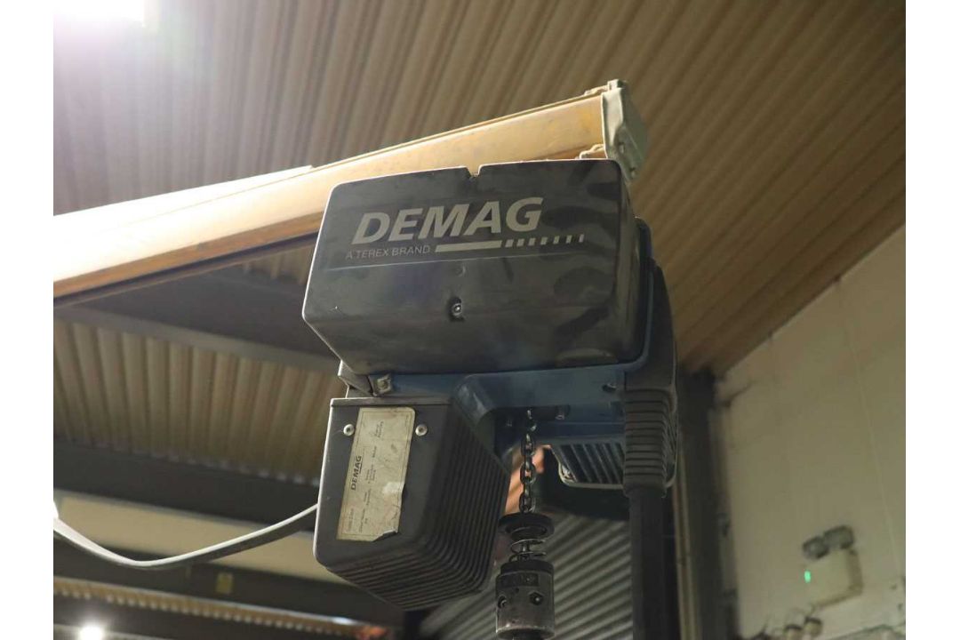 +VAT Yellow 125kg capacity jib crane with Demag electric chain hoist - Image 5 of 9