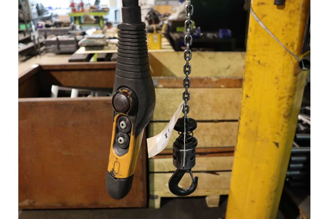 +VAT Yellow 125kg capacity jib crane with Demag electric chain hoist - Image 5 of 10