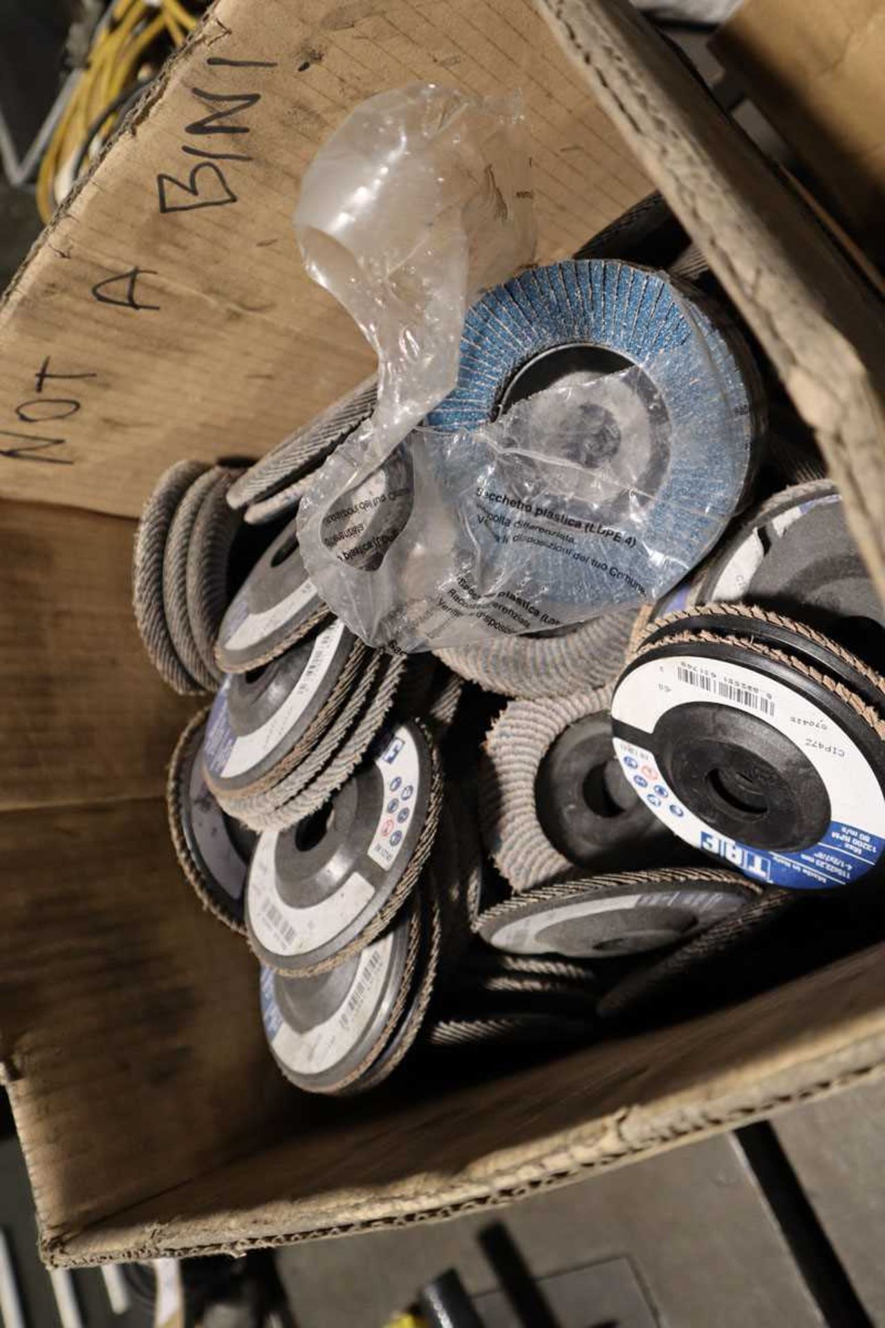+VAT 2 cardboard boxes of various 4½ inch grinder and file discs - Image 3 of 3