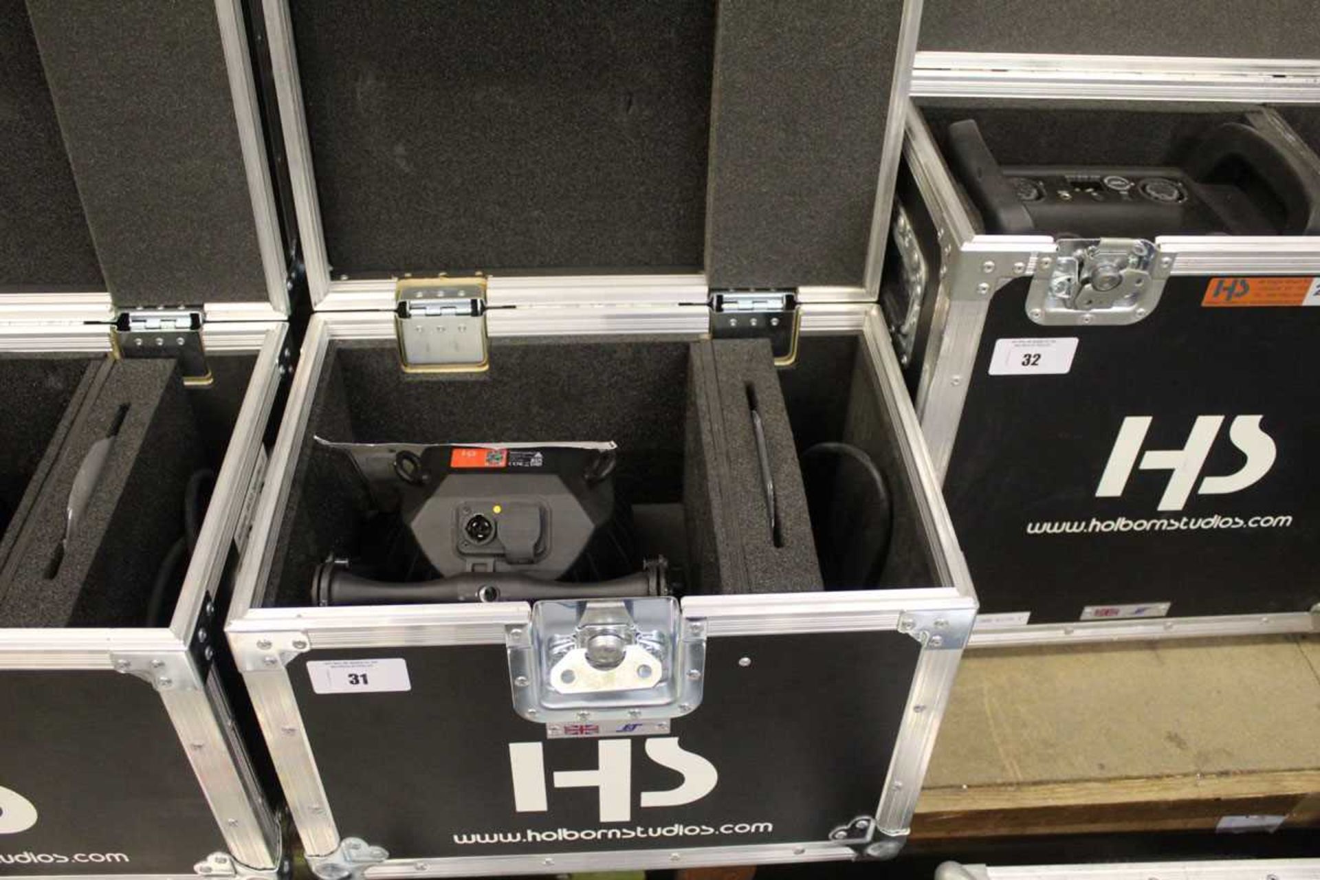 +VAT Astera AX10 Spotmax spotlight in flight case - Image 5 of 5