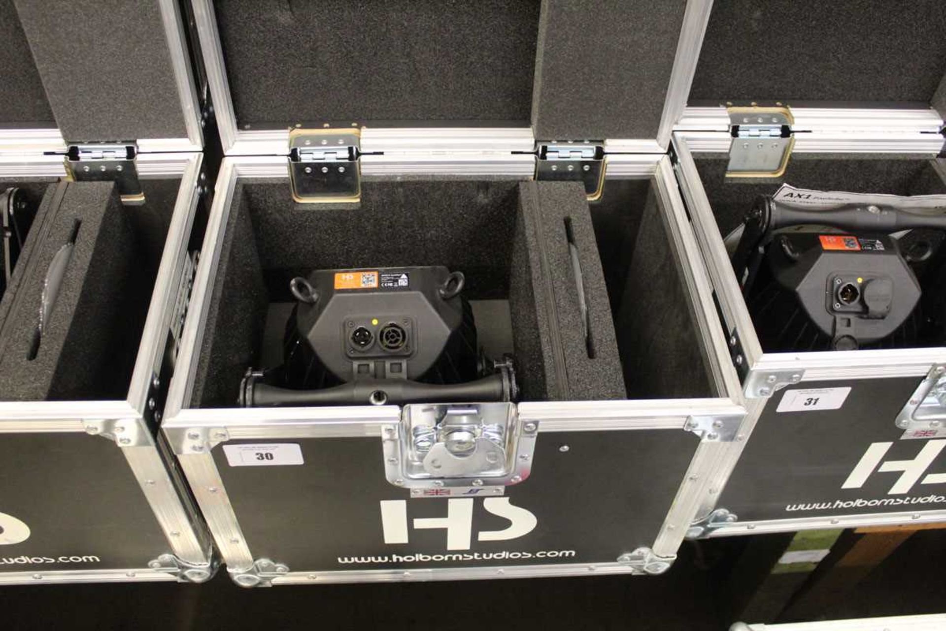 +VAT Astera AX10 Spotmax spotlight in flight case - Image 5 of 5