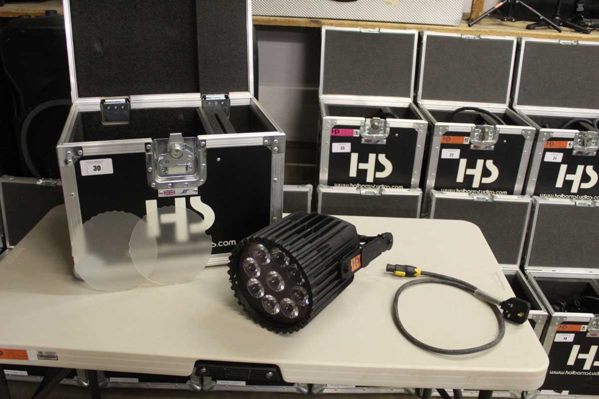 +VAT Astera AX10 Spotmax spotlight in flight case