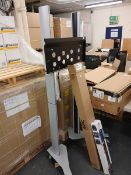 +VAT Mobile screen stand