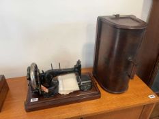 Singer manual powered sewing machine in fitted mahogany hard case
