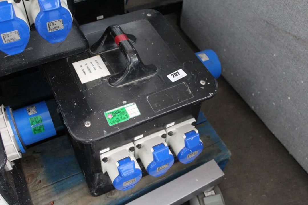 +VAT Single phase splitter electrical box with 7 various input/outputs
