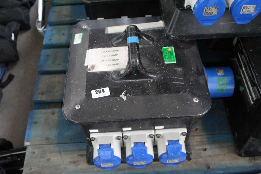 +VAT Single phase splitter electrical box with 7 various input/outputs