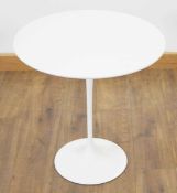 +VAT Pedestal side table designed by Eero Saarinen, manufactured by Knoll Studio 50cm diameter x