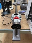 +VAT Dyson V8 cordless vacuum cleaner with integrated battery, pole and head, no accessories or