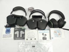 +VAT Assorted pairs of wireless earphones / headphones