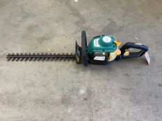 Petrol hedge trimmer