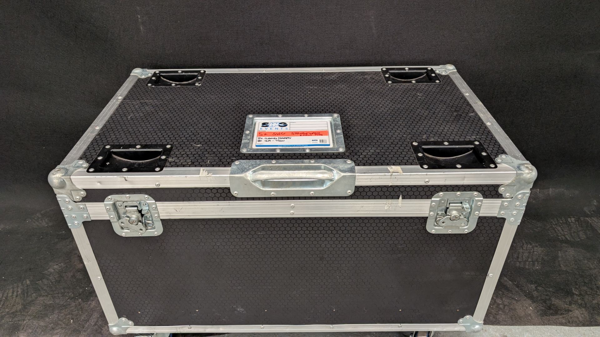 5x LED Colour Strobe5x Tilting Head Color plate strobe units. Based on an ‘Evolite Thunder Kolor’,