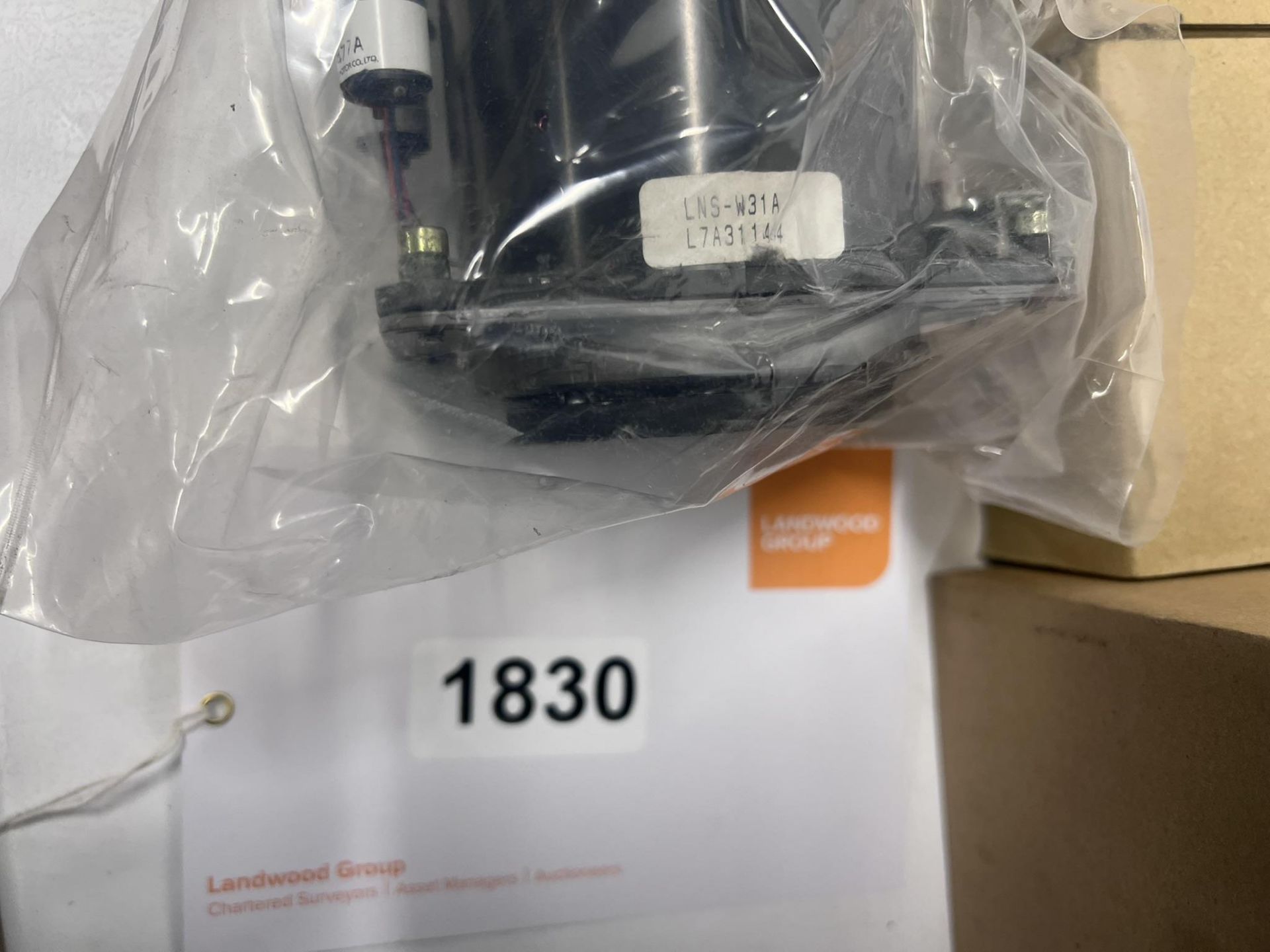 Projector Spares for various projectors, including LNS-W31A LensLamps and parts appear to be unused, - Image 4 of 8