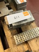 Five riser blocks 90 mm x 90 mm x 40 mm