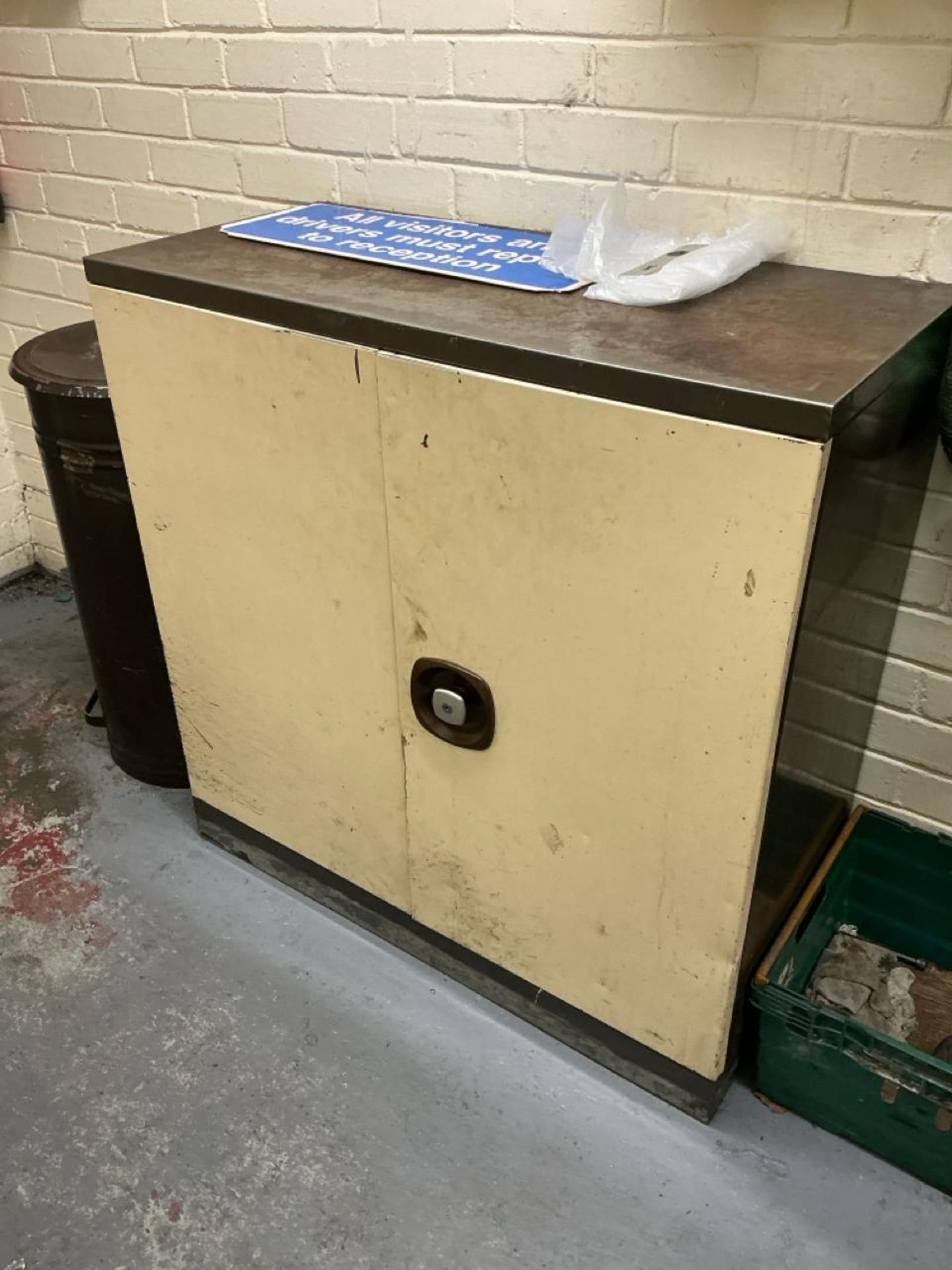 2 x two tone brown four drawer filing cabinets and one low two tone brown double door cupboard - Image 3 of 3