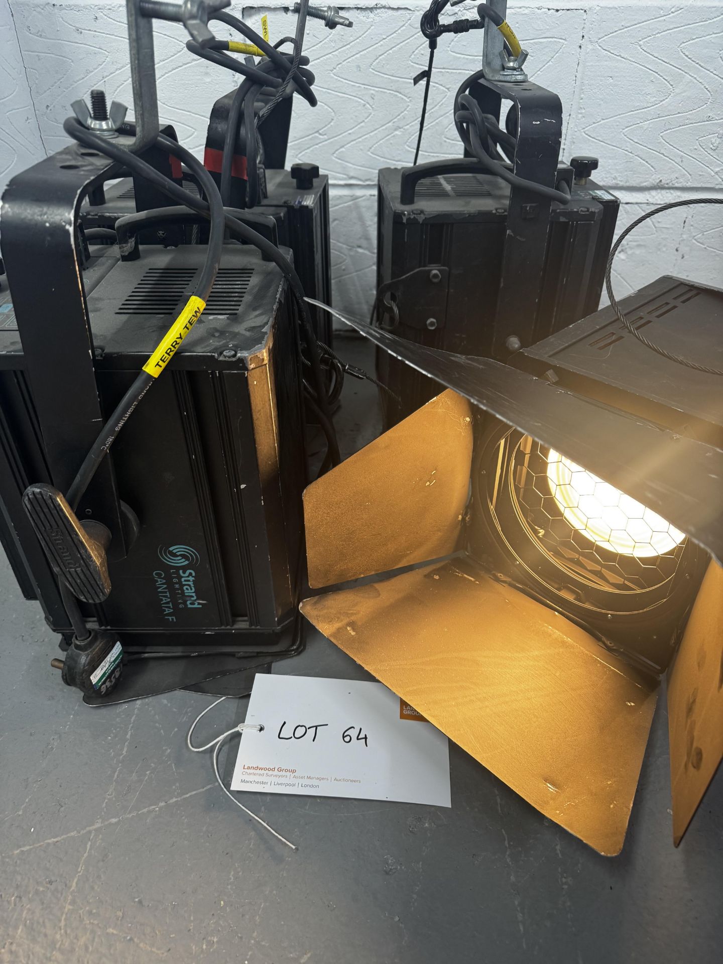 4 x Strand Cantata Fresnel 1200W to 15amp plug - Image 5 of 5