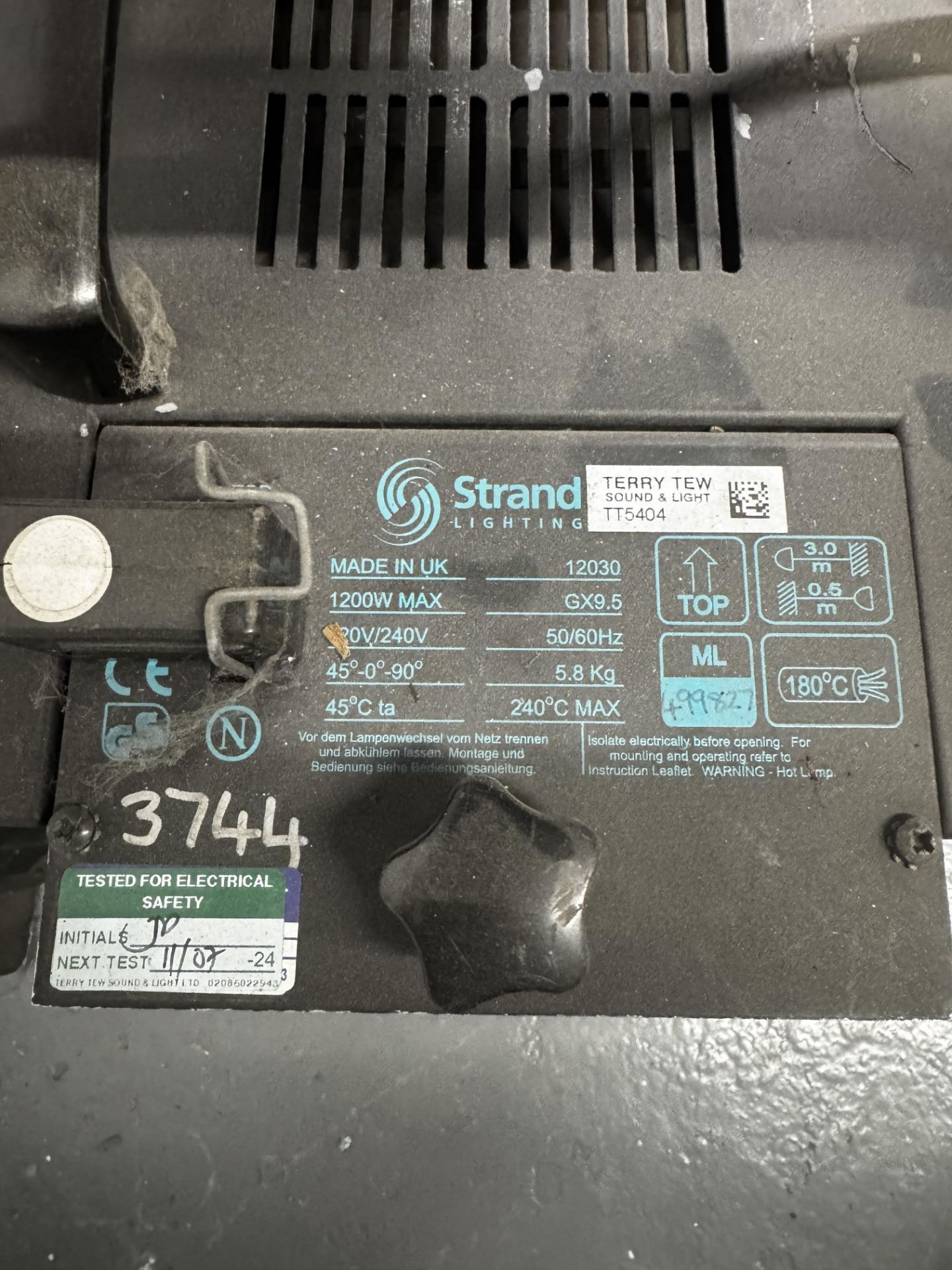 4 x Strand Cantata Fresnel 1200W to 15amp plug - Image 2 of 5