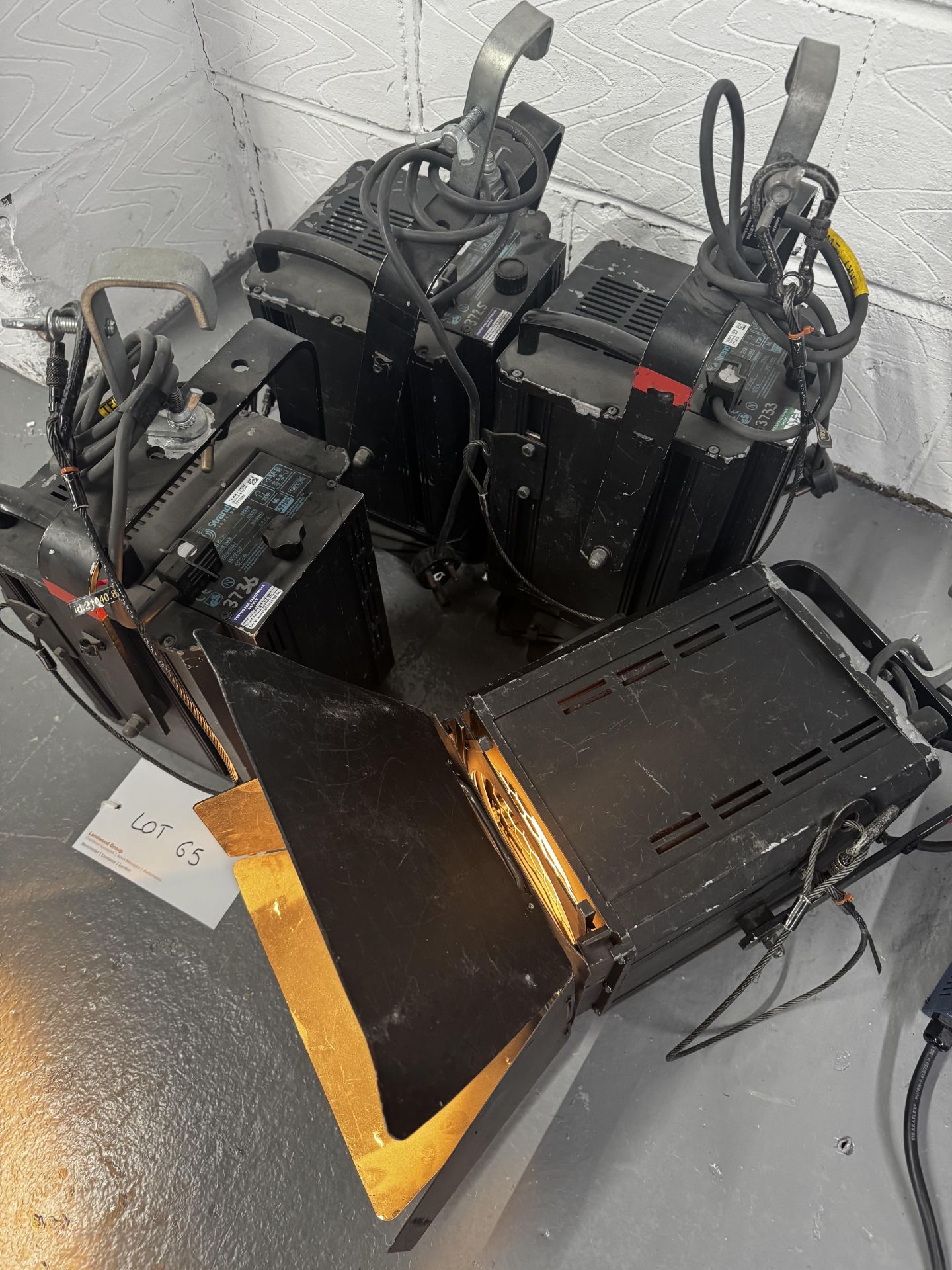 4 x Strand Cantata Fresnel 1200W to 15amp Plug - Image 5 of 5