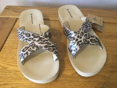 Dunlop “Leo” Ladies, Low Wedge, Flip Flop Sandals, Size 5, Beige Leopard - Brand New