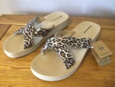 Dunlop “Leo” Ladies, Low Wedge, Flip Flop Sandals, Size 3, Beige Leopard - New