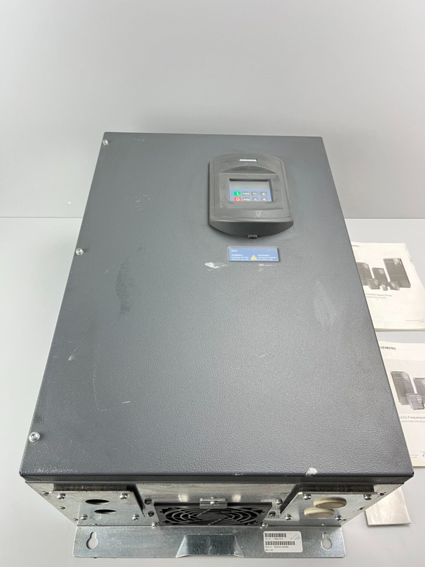 Siemens 6SE6436-5BD32-2DA0 S/N. T-TD962000089 & T-W72962000044 In: 380-480V 3AC