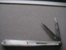 Victorian Mother of Pearl Hafted Twin Bladed Penknife