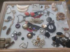 Mixed Bag of Costume Jewellery For Repairs