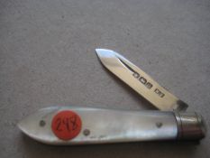 George V Mother of Pearl Hafted Silver Bladed Folding Fruit Knife, Sheffield 1933