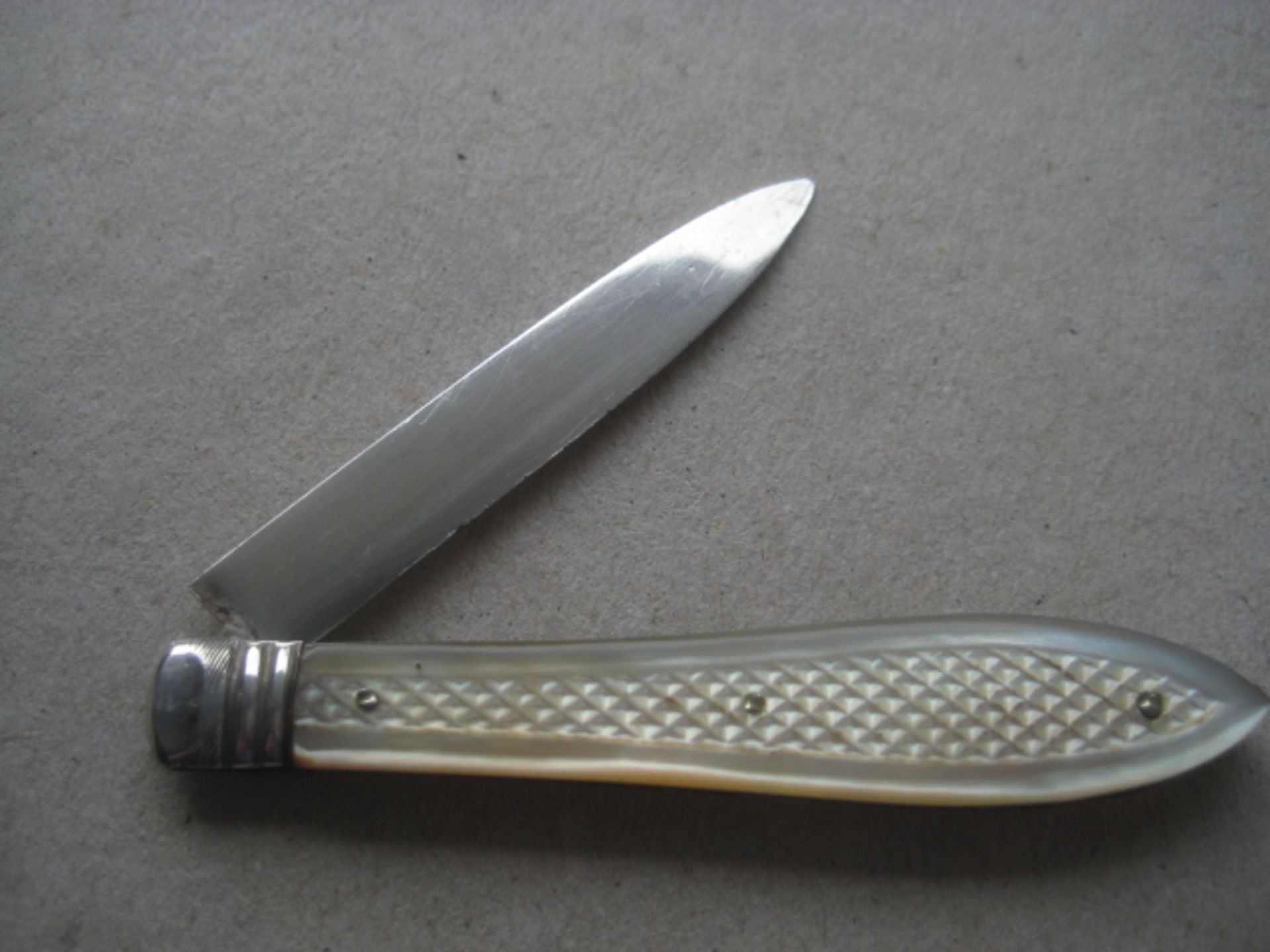 Victorian Mother of Pearl Hafted Cased Silver Bladed Folding Fruit Knife and Fork - Image 8 of 16