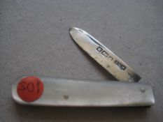 George V Mother of Pearl Hafted Silver Bladed Folding Fruit Knife, Sheffield 1913