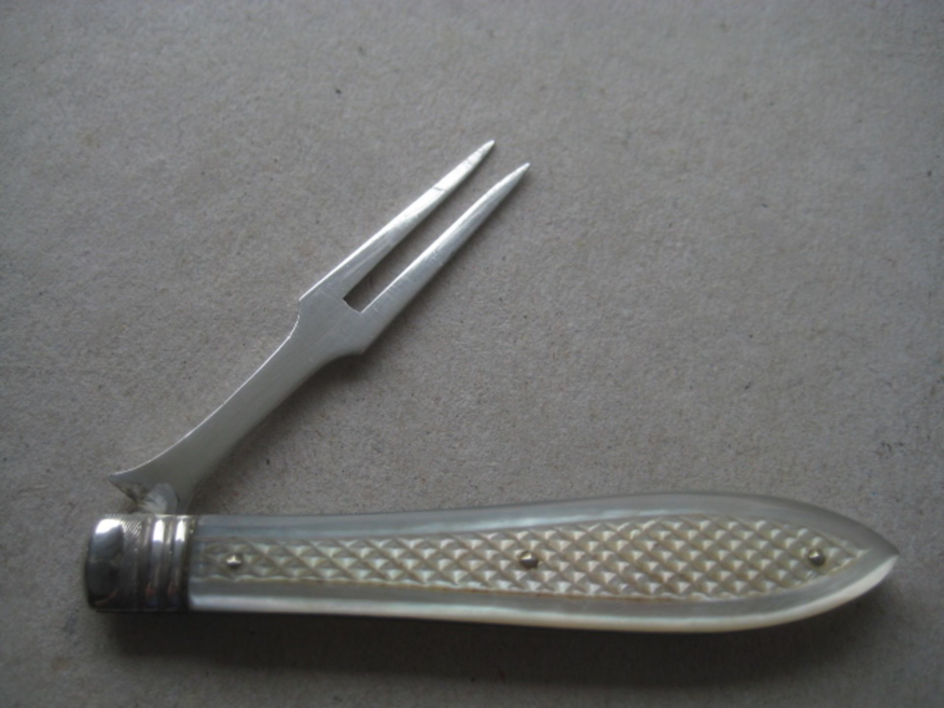 Victorian Mother of Pearl Hafted Cased Silver Bladed Folding Fruit Knife and Fork - Image 13 of 16