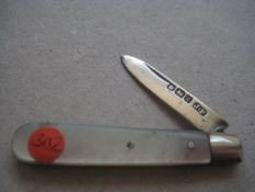 George V Mother of Pearl Hafted Silver Bladed Folding Fruit Knife, Sheffield 1917