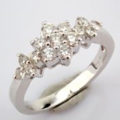 18k white gold ring , detailed with brilliant