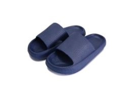 33 x Adult/Kids Sliders Girls Boys Cloud Sliders/Slippers RRP £553.97 L22