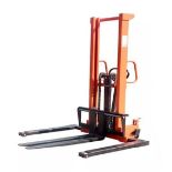 Straddle Leg Hand Stacker 1.5T x 3M