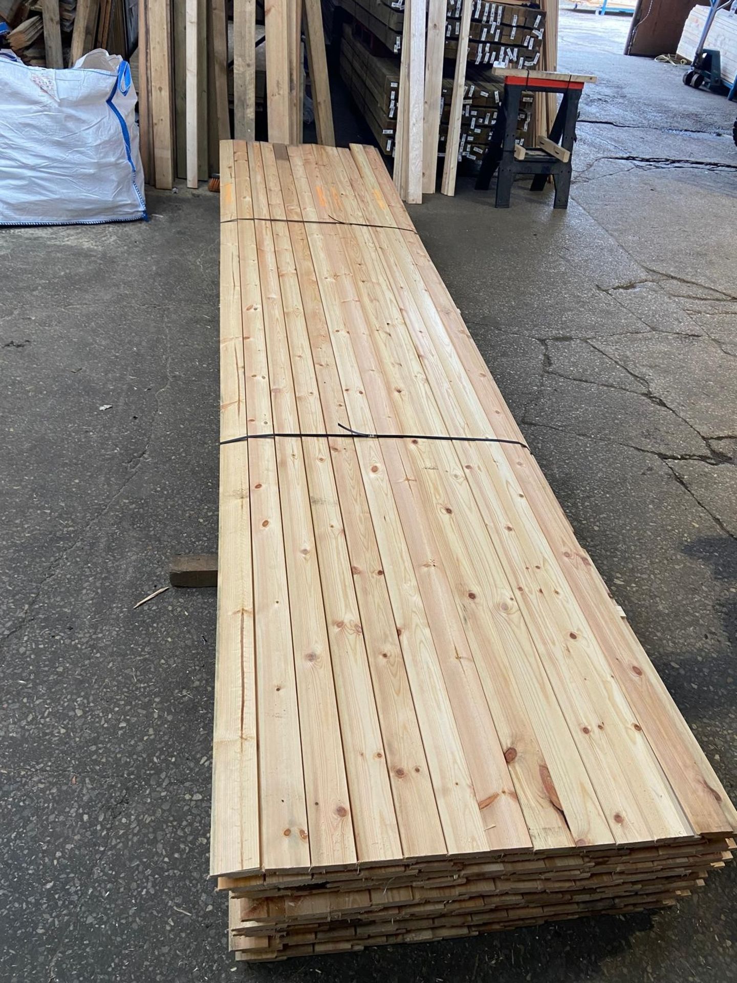 Overlap Square Cladding Title: Pallet of 108 long lengths of plain overlap cladding 20mm x ...