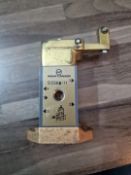 Martonair S/556B/11 Pneumatic Roller Lever Valve,